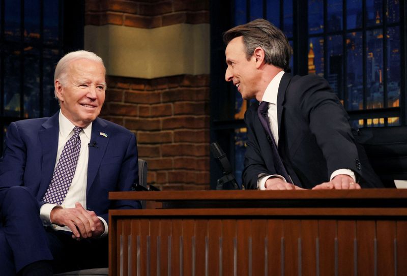 &copy; Reuters. U.S. President Joe Biden laughs during a break in a taped TV interview on NBC's "Late Night With Seth Meyers" in New York City, U.S., February 26, 2024. REUTERS/Leah Millis