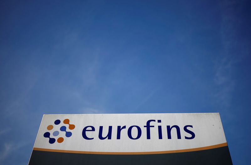 &copy; Reuters. Le logo d'Eurofins Scientific à l'extérieur d'un bâtiment de la société à Nantes. /Photo prise le 28 février 2022/REUTERS/Stéphane Mahé