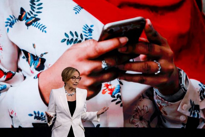 &copy; Reuters. FILE PHOTO: CEO of Vodafone Group, Margherita Della Valle speaks during the 2024 Mobile World Congress (MWC) in Barcelona, Spain February 26, 2024. REUTERS/Albert Gea/File Photo