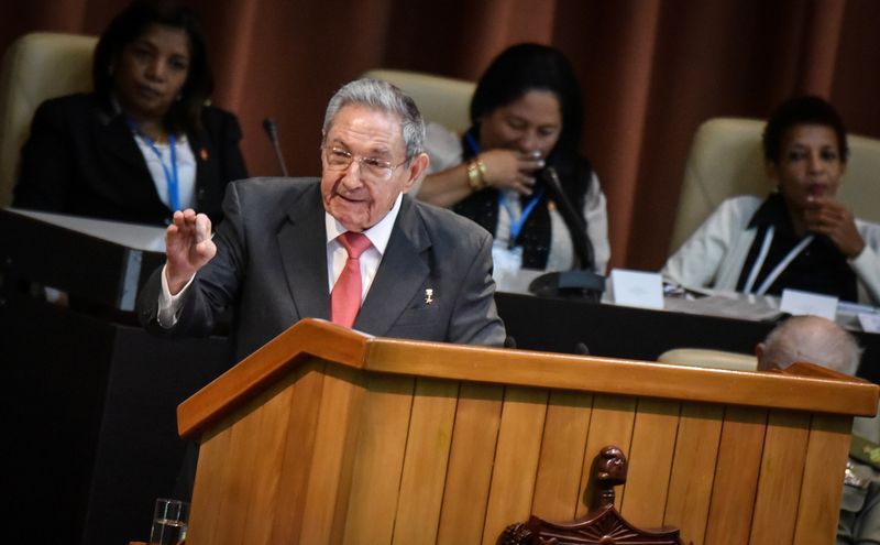 &copy; Reuters. FOTO DE ARCHIVO. El expresidente cubano Raúl Castro habla en la Asamblea Nacional en La Habana, Cuba. 19 de abril de 2018. Adalberto Roque/Pool vía REUTERS