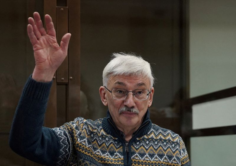 &copy; Reuters. FILE PHOTO: Russian veteran human rights campaigner Oleg Orlov attends an appeal hearing in Moscow, Russia, December 14, 2023. REUTERS/Tatyana Makeyeva/File Photo