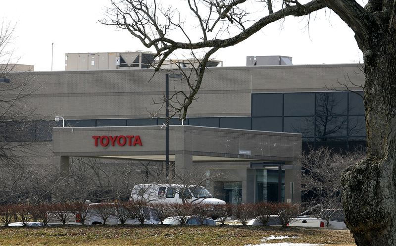 &copy; Reuters. FILE PHOTO: The Toyota Motor Manufacturing Plant, home of the Camry, Avalon and Venza, is seen in Georgetown, Kentucky, January 27, 2010.   REUTERS/ John Sommers II/File Photo
