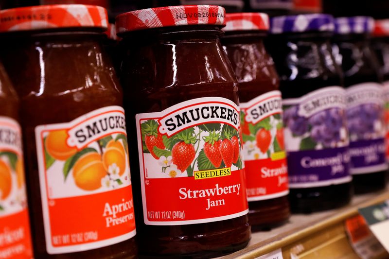 &copy; Reuters. FILE PHOTO: Containers of Smuckers's Jam are displayed in a supermarket in New York City, U.S. February 15, 2017. REUTERS/Brendan McDermid/File Photo