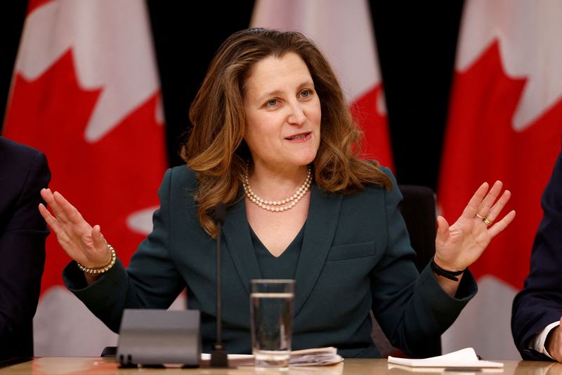 © Reuters. Vice-primeira-ministra e ministra das Finanças do Canadá, Chrystia Freeland, participa de conferência de imprensa em Ottawa, Canadá 
29/01, 2024
REUTERS/Blair Gable
