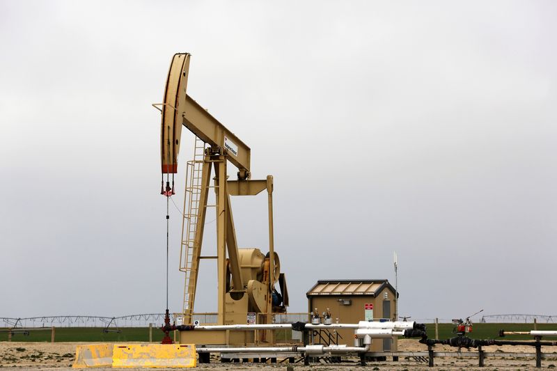 &copy; Reuters. Poço de óleo e gás perto de Granum, Alberta, Canadá
06/05/2020
REUTERS/Todd Korol