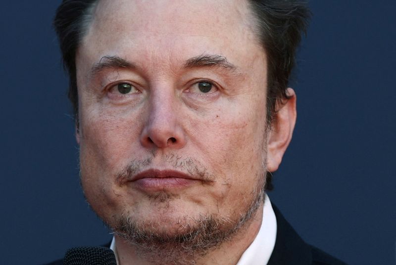 &copy; Reuters. FILE PHOTO: Tesla and SpaceX's CEO Elon Musk attends political festival Atreju organised by Italian Prime Minister Giorgia Meloni's Brothers of Italy (Fratelli d'Italia) right-wing party, in Rome, Italy, December 16, 2023. REUTERS/Guglielmo Mangiapane/Fil