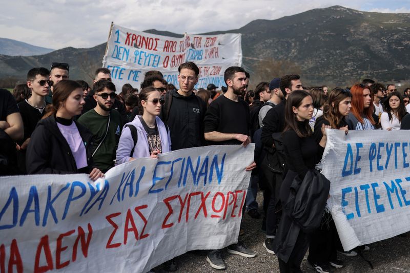 &copy; Reuters. University students from across the country demonstrate at the site of Greece's deadliest train crash, in Tempi, Greece, February 24, 2024. REUTERS/Alexandros Avramidis