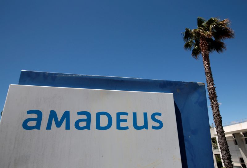 &copy; Reuters. FOTO DE ARCHIVO. El logo de Amadeus en la sede de la empresa en Sophia Antipolis, Francia. 30 de mayo de 2016. REUTERS/Eric Gaillard