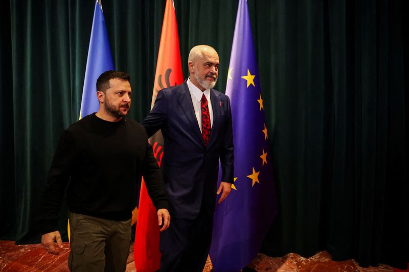 © Reuters. Albanian Prime Minister Edi Rama meets Ukrainian President Volodymyr Zelenskiy on the day of the Ukraine Southeast Europe Summit in Tirana, Albania, February 28, 2024. REUTERS/Florion Goga