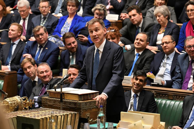 &copy; Reuters. FILE PHOTO: Britain's Chancellor of the Exchequer Jeremy Hunt gives Autumn Statement at the House of Commons in London, Britain, November 22, 2023. UK Parliament/Jessica Taylor/Handout via REUTERS/File Photo