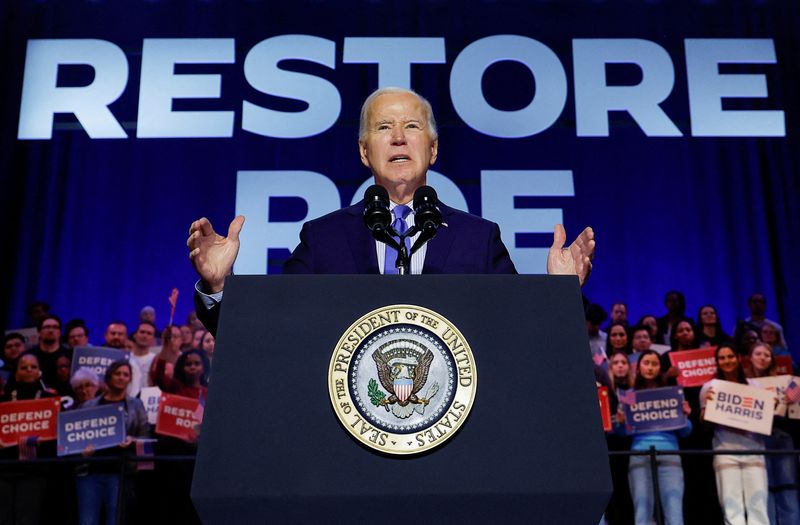 &copy; Reuters. FILE PHOTO: U.S. President Joe Biden delivers remarks, during a campaign event focusing on abortion rights at the Hylton Performing Arts Center, in Manassas, Virginia, U.S., January 23, 2024. REUTERS/Evelyn Hockstein/File Photo