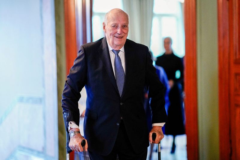 &copy; Reuters. ملك النرويج هارالد يصل لحضور مأدبة غداء مع الحكومة النرويجية في أوسلو يوم 14 فبراير شباط 2024. (حصلت رويترز على الصورة من طرف ثالث.) (يحظر استخدا