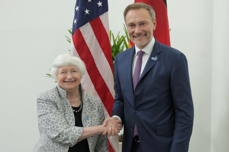 © Reuters. Germany’s Minister of Finance Christian Lindner greets U.S. Secretary of the Treasury Janet Yellen during the G20 Finance Ministers and Central Banks Governors meeting, in Sao Paulo, Brazil, February 28, 2024. REUTERS/Carla Carniel
