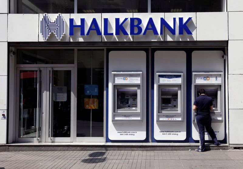 &copy; Reuters. FILE PHOTO: A customer uses an automated teller machine at a branch of Halkbank in Istanbul August 15, 2014.  REUTERS/Osman Orsal/File Photo