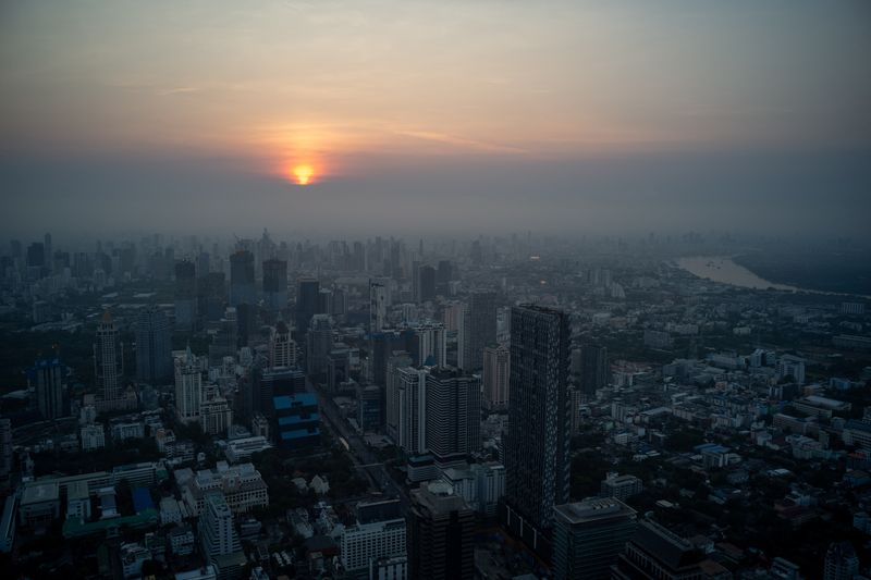 &copy; Reuters. FILE PHOTO: Bangkok's skyline photographed during sunrise in Bangkok, Thailand, April 8, 2023. REUTERS/Athit Perawongmetha/File Photo
