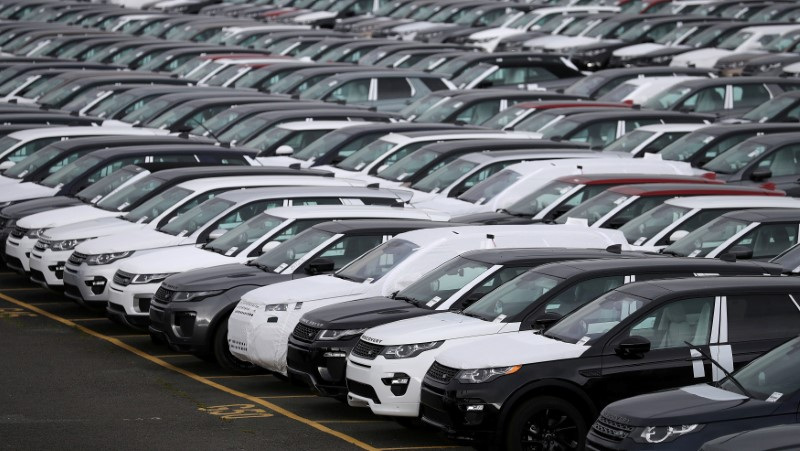 &copy; Reuters.     英自動車工業会（ＳＭＭＴ）が２９日発表した１月の自動車生産台数は前年同月比２１％増の８万２９９７台となり、５カ月連続で増加した。   資料写真、リバプールで２０１６年９月