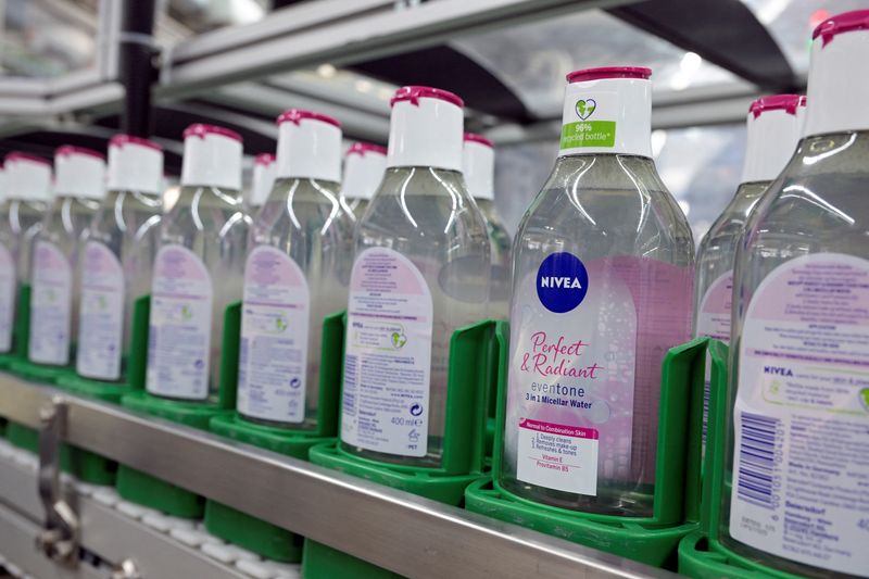 &copy; Reuters. FILE PHOTO: Nivea bottles are seen on a production line at the plant of German personal care company Beiersdorf in Hamburg, Germany, February 28, 2023. REUTERS/Fabian Bimmer/File Photo