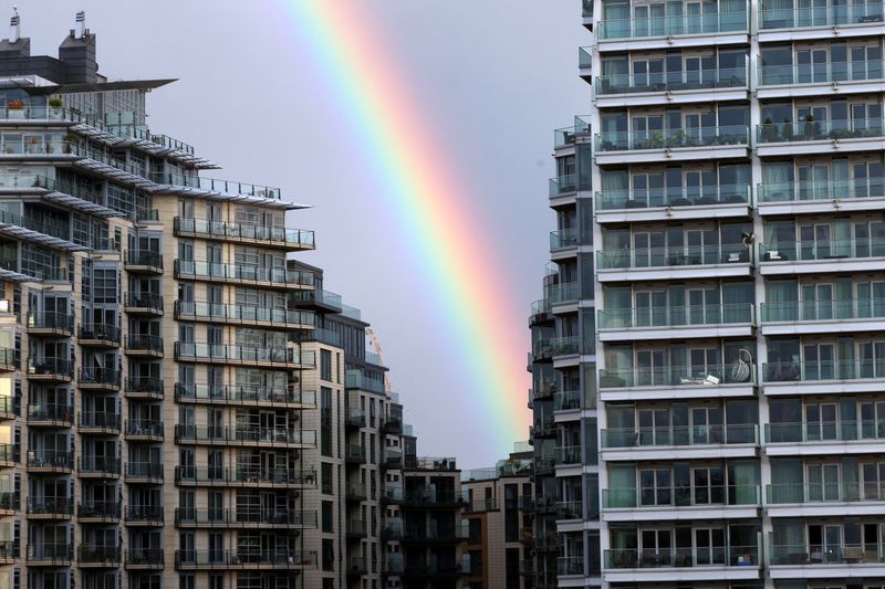 &copy; Reuters. FILE PHOTO: A rainbow is seen over apartments in Wandsworth on the River Thames as UK house prices continue to fall, in London, Britain, August 26, 2023. REUTERS/Kevin Coombs/File photo