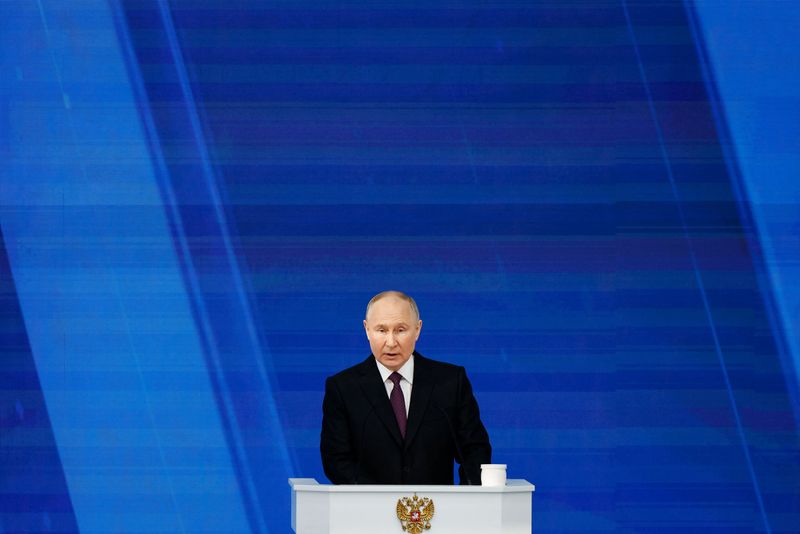 &copy; Reuters. Il presidente russo Vladimir Putin pronuncia il suo discorso annuale all'Assemblea federale a Mosca, Russia, 29 febbraio 2024. REUTERS/Evgenia Novozhenina