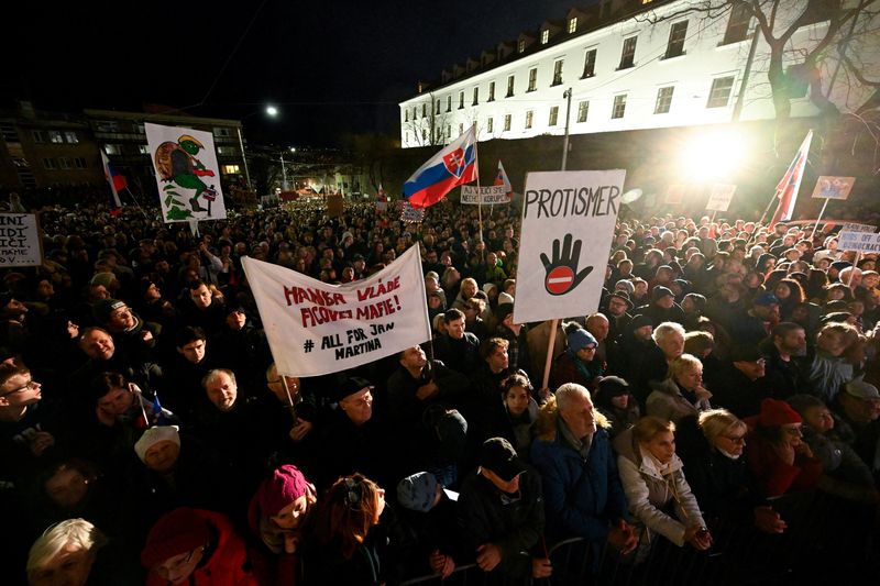 &copy; Reuters. FILE PHOTO: Demonstrators attend a protest against the government's proposal to cancel a branch of prosecution which the opposition says will let serious economic crimes remain unpunished and protect government figures, in Bratislava, Slovakia, February 7