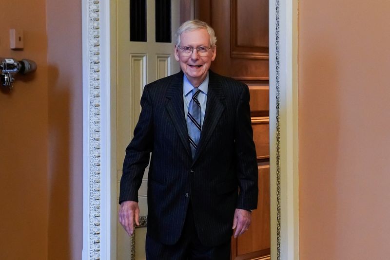 &copy; Reuters. U.S. Senate Minority Leader Mitch McConnell (R-KY) returns to his office after announcing earlier in the day that he will step down this year from his leadership role, at the U.S. Capitol in Washington, U.S., February 28, 2024. REUTERS/Elizabeth Frantz