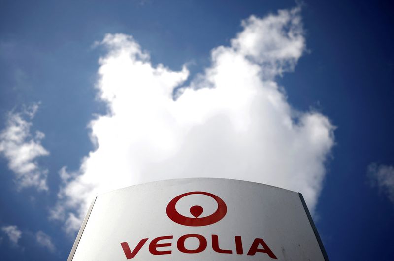 &copy; Reuters. FILE PHOTO: The logo of Veolia is seen in Saint-Herblain near Nantes, France, April 12, 2021. REUTERS/Stephane Mahe/File Photo