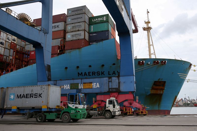 © Reuters. FILE PHOTO: A Maersk ship and containers are seen at the Port of Santos, Brazil September 23, 2019. REUTERS/Amanda Perobelli/File Photo