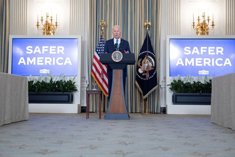 &copy; Reuters. الرئيس الأمريكي جو بايدن يتحدث بالبيت الأبيض في واشنطن يوم الأربعاء. تصوير: توم برينر - رويترز