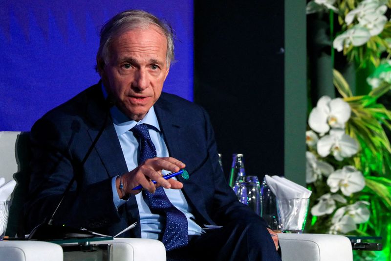 &copy; Reuters. FILE PHOTO: Ray Dalio, the founder of Bridgewater Associates, addresses the panel session at the Business and Philanthropy Forum, during the United Nations Climate Change COP28 conference in Dubai, United Arab Emirates, December 2, 2023. REUTERS/Thomas Mu