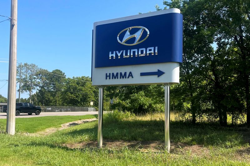 &copy; Reuters. FILE PHOTO: A sign shows directions to the Hyundai Motor Manufacturing Alabama automobile plant in Montgomery, Alabama, U.S. July 15, 2022. REUTERS/Joshua Schneyer/File Photo