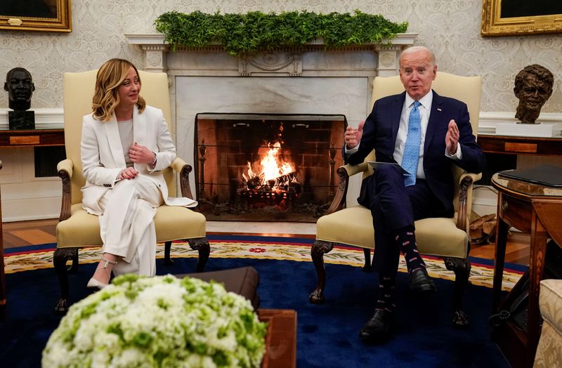 &copy; Reuters. El presidente de Estados Unidos, Joe Biden, habla durante una reunión con la primera ministra de Italia, Giorgia Meloni, en el Despacho Oval de la Casa Blanca en Washington, Estados Unidos.1 de marzo de 2024. REUTERS/Elizabeth Frantz