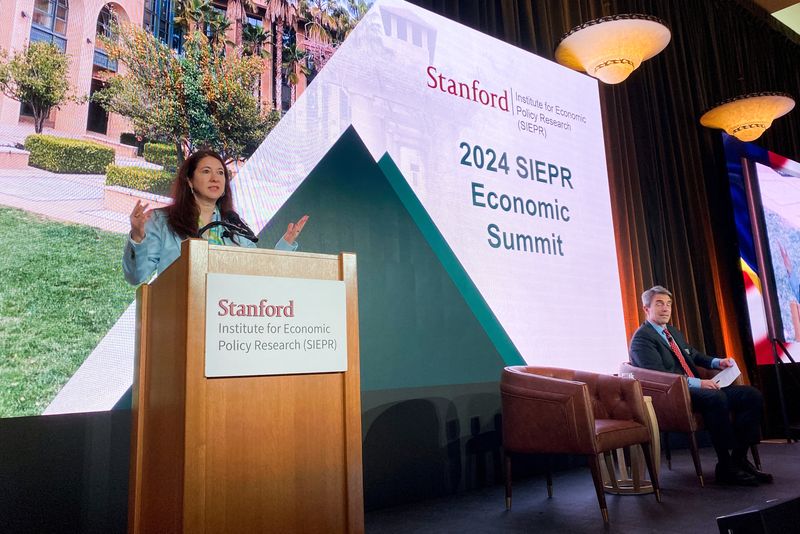 © Reuters. Federal Reserve Governor Adriana Kugler speaks during the annual economic summit at the Stanford Institute for Economic Policy Research in Palo Alto, California, U.S., March 1, 2024. REUTERS/Ann Saphir