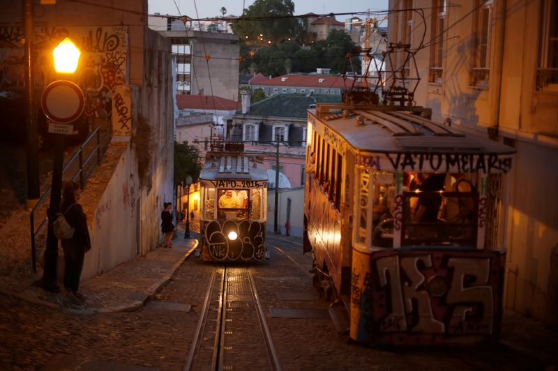 &copy; Reuters. FILE PHOTO: Trams are seen in downtown Lisbon, Portugal August 29, 2016. Picture taken August 29, 2016. REUTERS/Rafael Marchante/File Photo
