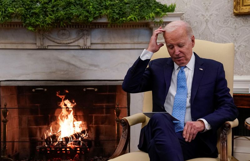 &copy; Reuters. Le président américain Joe Biden dans le bureau ovale de la Maison Blanche à Washington, États-Unis. /Photo prise le 1er mars 2024/REUTERS/Elizabeth Frantz