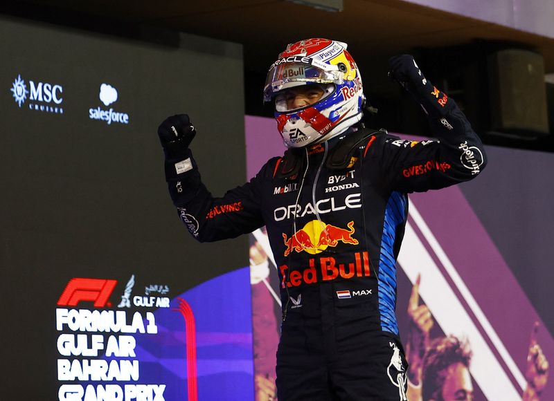 &copy; Reuters. ماكس فرستابن سائق رد بول يحتفل بفوزه بجائزة البحرين الكبرى ضمن سباقات بطولة العالم لسباقات فورمولا 1 للسيارات في الصخير يوم السبت. تصوير: رو