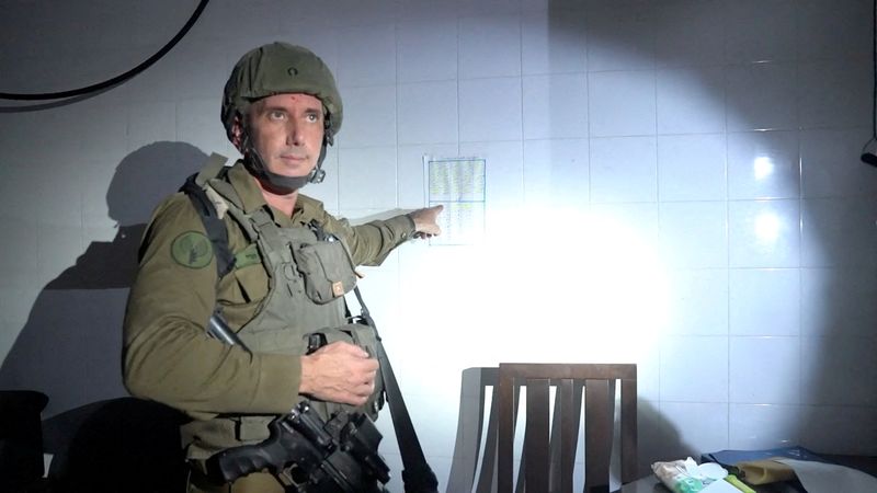 &copy; Reuters. Le porte-parole de l'armée israélienne Daniel Hagari. /Image extraite d'une vidéo diffusée le 13 novembre 2023/Forces de défense israéliennes/via REUTERS