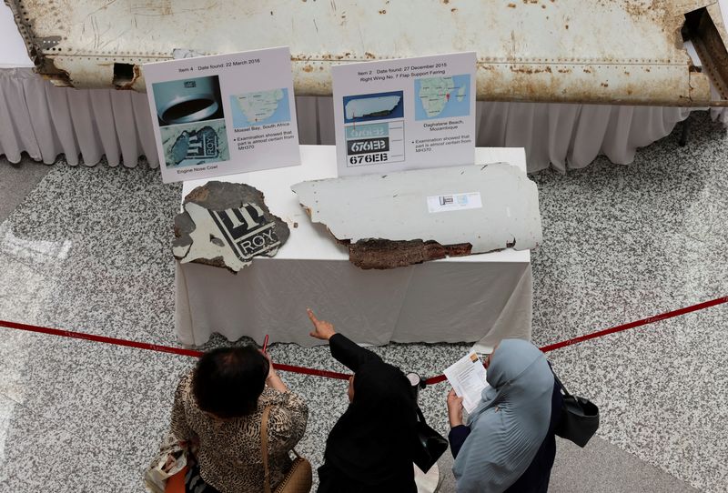 &copy; Reuters. Visitors look at the wreckage of an aircraft believed to be from the missing Malaysia Airlines flight MH370 during a remembrance event marking the 10th anniversary of its disappearance, in Subang Jaya, Malaysia March 3, 2024. REUTERS/Hasnoor Hussain