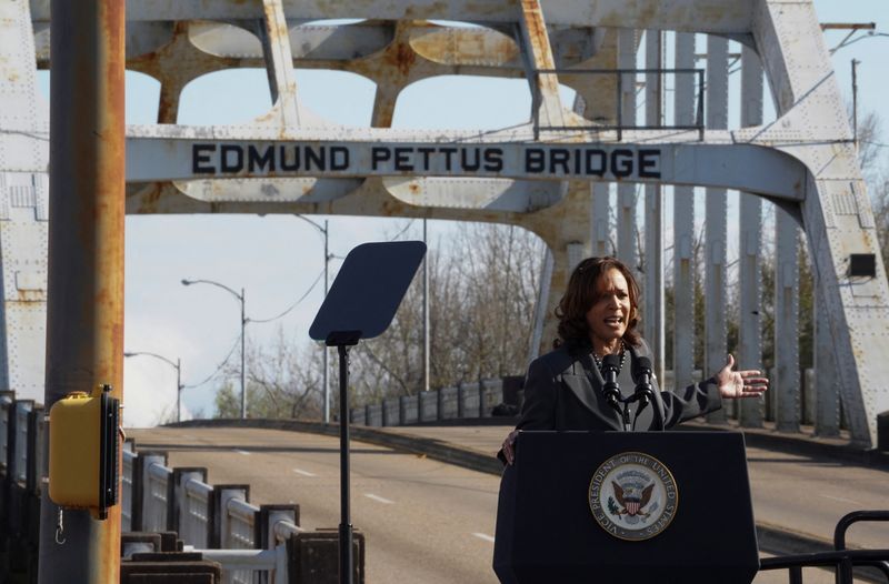 &copy; Reuters. La vicepresidenta de Estados Unidos, Kamala Harris, habla durante un acto con motivo del aniversario del "Domingo Sangriento", en Selma, Alabama. Estados Unidos. 3 de marzo de 2024. REUTERS/Megan Varner
