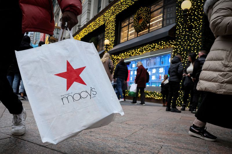 &copy; Reuters. FILE PHOTO: A customer exits the Macy's flagship department store in midtown Manhattan in New York City, U.S., December 11, 2023.  REUTERS/Brendan McDermid/File Photo/File Photo