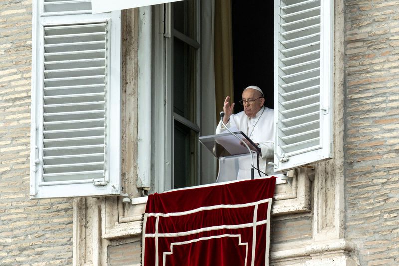 &copy; Reuters. 　３月３日、ローマ教皇フランシスコ（８７）は、サン・ピエトロ広場を訪れた信者らに日曜恒例の講話を行い、パレスチナ自治区ガザでの戦闘終結を呼びかけた。提供写真（２０２４年　