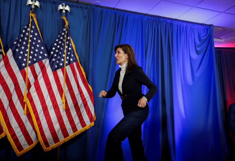 © Reuters. Republican presidential candidate and former U.S. Ambassador to the United Nations Nikki Haley steps onto the stage at a campaign event in Portland, Maine, U.S. March 3, 2024. REUTERS/Joel Page