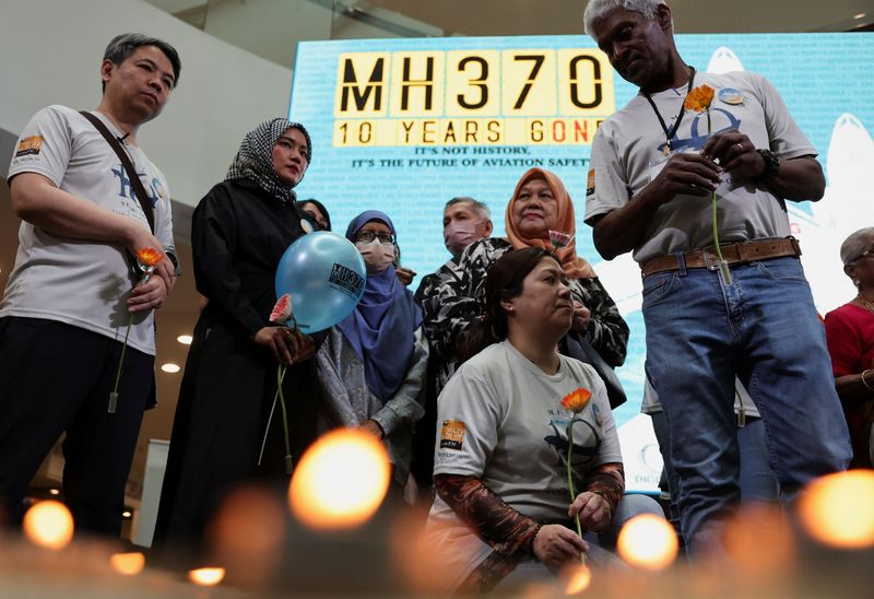 &copy; Reuters. Families of passengers from both China and Malaysia, who were aboard the missing Malaysia Airlines flight MH370, are seen during a remembrance event commemorating the 10th anniversary of its disappearance, in Subang Jaya, Malaysia March 3, 2024. REUTERS/H