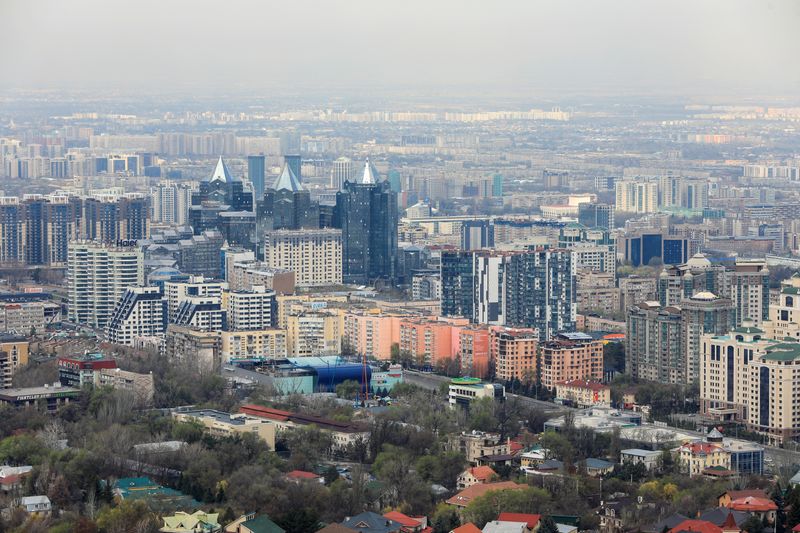 &copy; Reuters. Photo d'archives d'une vue générale montre la ville d'Almaty. /Photo prise le 8 avril 2023 à Almaty, Kazakhstan/REUTERS/Pavel Mikheyev