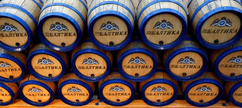 © Reuters. Barrels are seen at the museum of the Baltika brewery in St. Petersburg, October 12, 2014. REUTERS/Alexander Demianchuk/File Photo