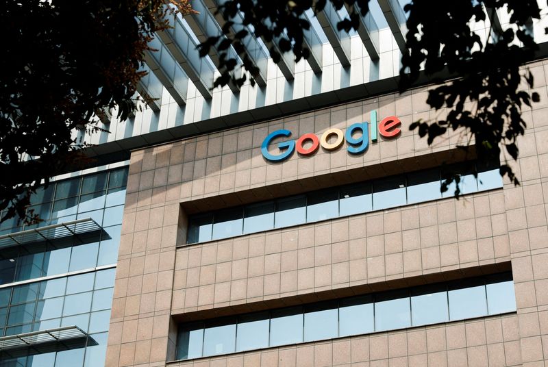 &copy; Reuters. FILE PHOTO: A logo of Google is seen on its office building in Hyderabad, India, January 29, 2024. REUTERS/Francis Mascarenhas/File Photo