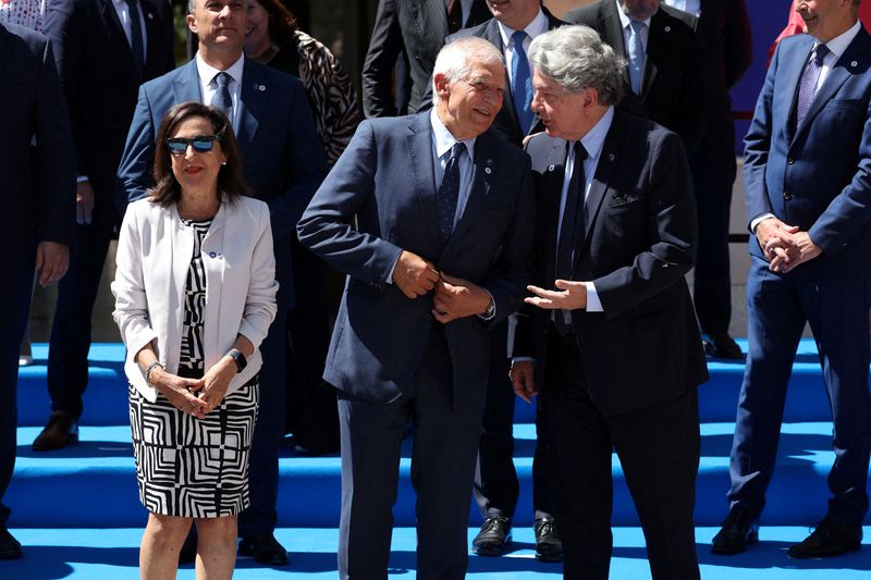 &copy; Reuters. FILE PHOTO: The EU High Representative for Foreign Affairs and Security Policy Josep Borrell speaks with acting Spain's Minister of Defence Margarita Robles and European Commissioner for Internal Market Thierry Breton ahead of posing for a family photo wi