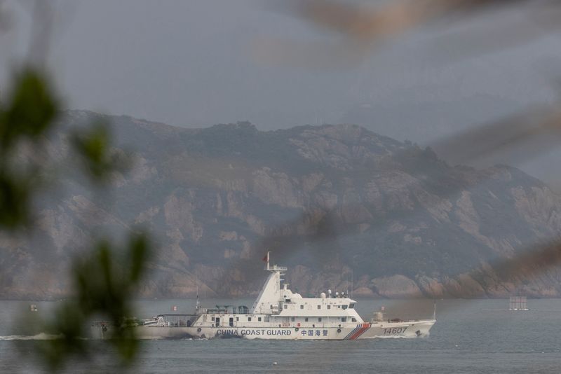&copy; Reuters. Un navire des garde-côtes chinois navigue pendant un exercice militaire près de Fuzhou, dans la province de Fujian, à proximité des îles Matsu contrôlées par Taïwan et proches de la côte chinoise, Chine. /Photo d'archive/REUTERS/Thomas Peter/