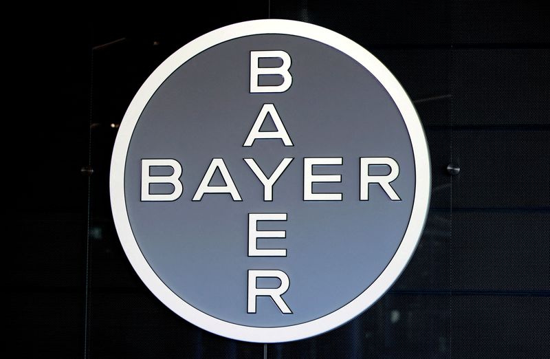 &copy; Reuters. Il logo di Bayer AG. REUTERS/Wolfgang Rattay