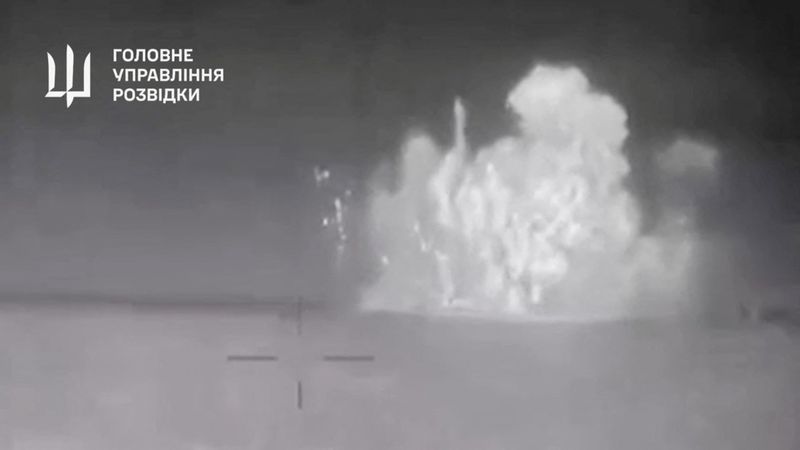 © Reuters. Handout footage shows an explosion on what Ukrainian military intelligence said is the Russian Black Sea Fleet patrol ship Sergey Kotov that was damaged by Ukrainian sea drones, at sea, at a location given as off the coast of Crimea, in this still image obtained from a video released on March 5, 2024. Ministry of Defence of Ukraine/Handout via REUTERS 