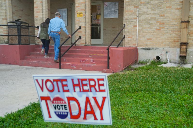 &copy; Reuters. People arrive at a polling location during the Super Tuesday primary election, in Rio Grande City, Texas, U.S., March 5, 2024. REUTERS/Cheney Orr